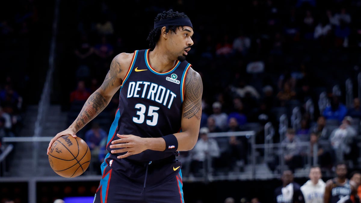 Pistons sign two-way center Tolu Smith to roster, waive Bobi Klintman